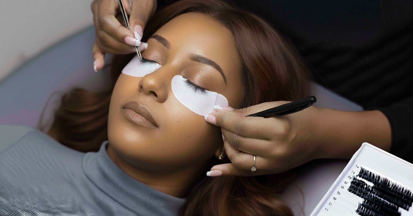Black woman getting a lash extensions